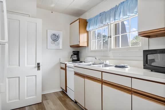 #04 Sandbar Cottage · Sandbar Cottage 4