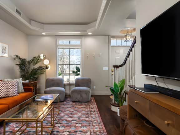 Urban Stay By The Bay: Downtown Pet-Friendly Home