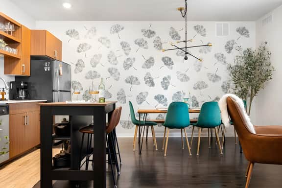 Emerald Oasis · Emerald Oasis: Centrally Located