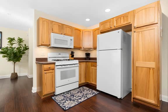 Bay Park 32: Downtown Condo!