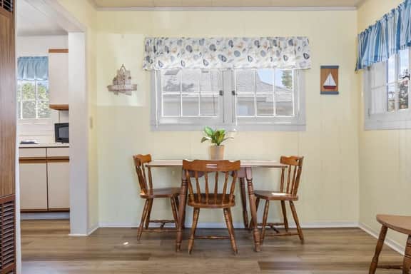 #04 Sandbar Cottage · Sandbar Cottage 4
