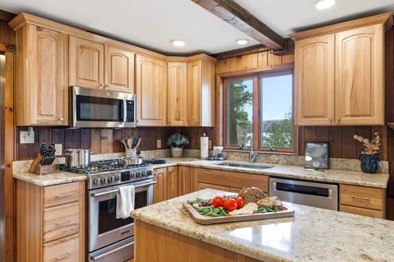 Northlight Lodge | Dual-Lake Sanctuary