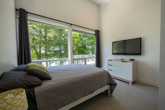 Old Mission Peninsula Luxury on West Bay