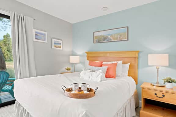 Cozy Beach Front Condo | AC | Beach | Waterfront | - Image 3