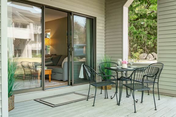 Cozy Beach Front Condo | AC | Beach | Waterfront | - Image 5