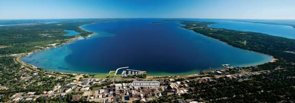 Heart of Traverse City | AC | Beach | Downtown |