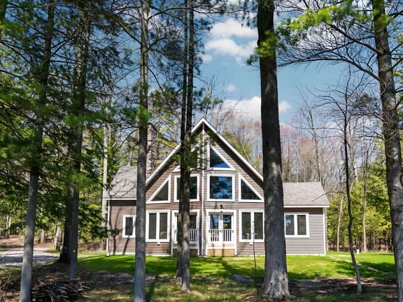 Whispering Pines Cottage on Bass Lake