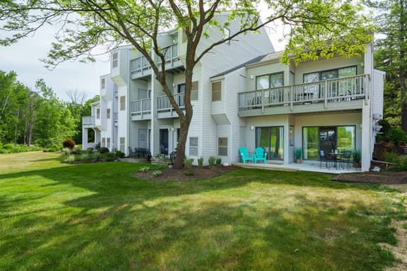 Cozy Beach Front Condo | AC | Beach | Waterfront | - Image 1