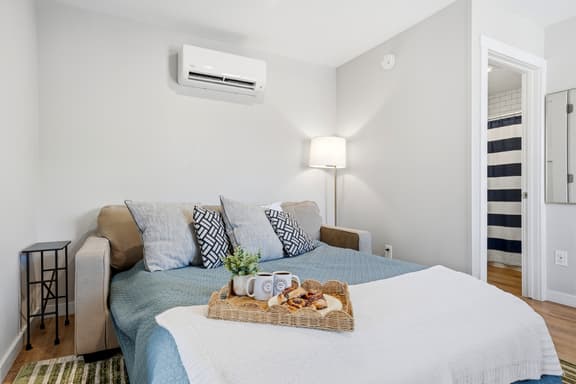 KBB 1, 2, 3 | Downtown 4BR | 3BA | Combo - Image 1