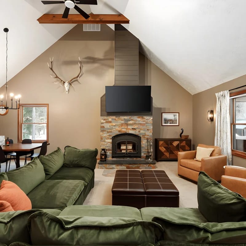 Majestic Maples Escapes | Hot Tub | Firepit | Deck | Large Yar